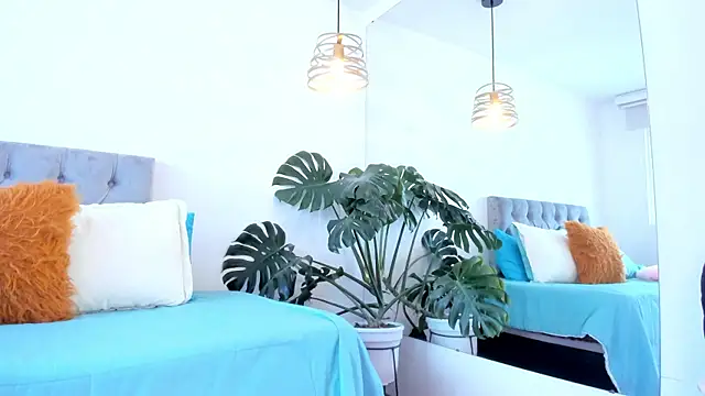 Nami sunny online show from December 22, 2025, 7:00 pm