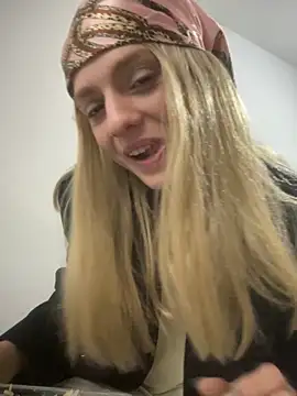 Snapshot of spacegirlll chatting on October 28, 2025, 5:26 pm spacegirlll online show from October 28, 2025, 5:26 pm