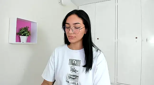 ASIAM BRUNET online show from January 11, 2025, 4:14 pm