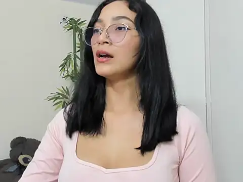 ASIAM BRUNET online show from November 27, 2025, 7:05 pm