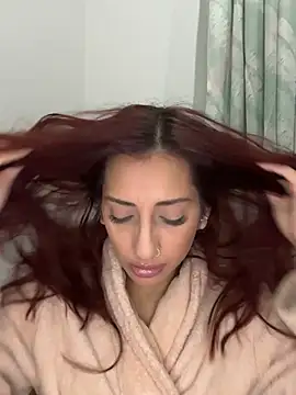 julialupato1606 online show from February 5, 2026, 9:19 pm