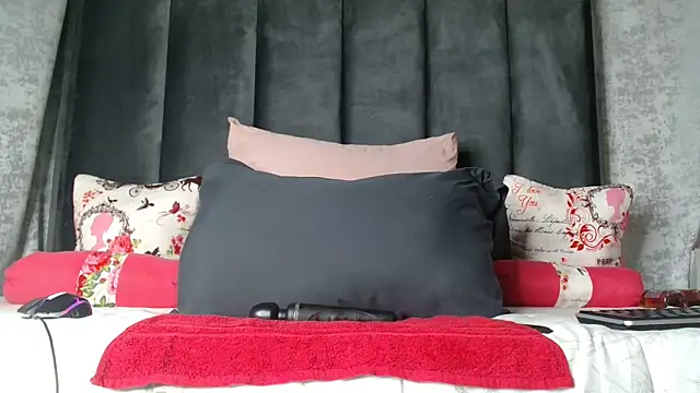 Lucy Blacksilk online show from November 7, 2025, 8:31 pm