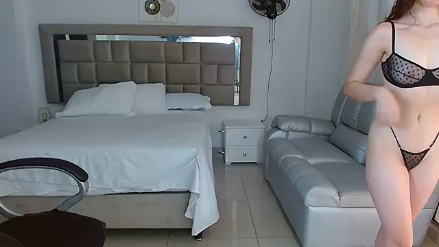 zoecruzz online show from February 4, 2026, 2:56 pm