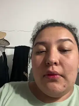 cutiepeach online show from October 6, 2025, 1:03 am