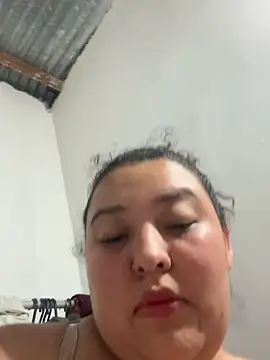 cutiepeach online show from October 17, 2025, 1:31 am