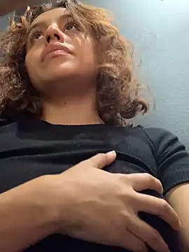 Snapshot of Katee_Jones chatting on December 8, 2024, 9:52 pm Katee Jones online show from December 8, 2024, 9:52 pm