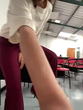 Snapshot of Katee_Jones chatting on February 20, 2025, 10:04 pm Katee Jones online show from February 20, 2025, 10:04 pm