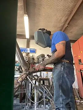 yomanfriend online show from December 2, 2024, 6:10 pm