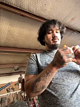 yomanfriend online show from December 14, 2024, 7:25 pm