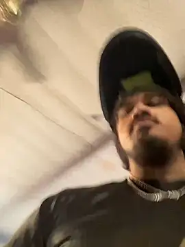 yomanfriend online show from January 17, 2025, 4:04 pm