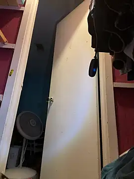 yomanfriend online show from February 14, 2025, 6:56 am