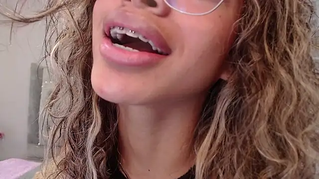 BritneyCollins online show from March 19, 2025, 12:12 pm