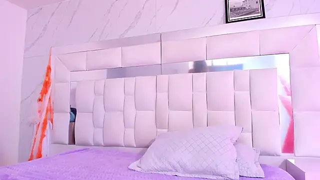 BritneyCollins online show from October 23, 2025, 11:31 am