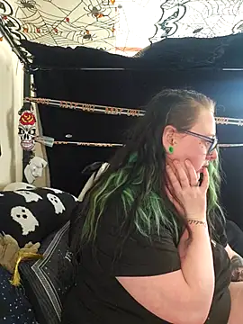 Bunny Cummings online show from November 3, 2025, 11:33 am