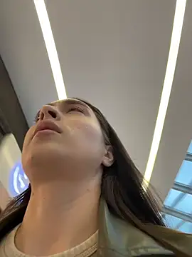 Holly Play online show from November 9, 2025, 7:06 am