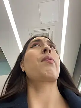 Snapshot of Holly_Play chatting on January 18, 2026, 12:09 pm Holly Play online show from January 18, 2026, 12:09 pm