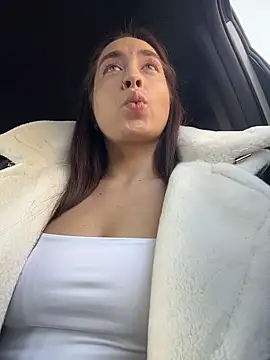 Snapshot of Holly_Play chatting on February 7, 2026, 12:20 pm Holly Play online show from February 7, 2026, 12:20 pm