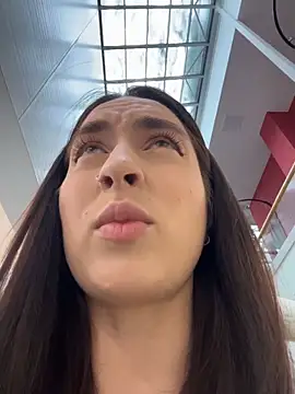 Snapshot of Holly_Play chatting on February 20, 2026, 12:05 pm Holly Play online show from February 20, 2026, 12:05 pm