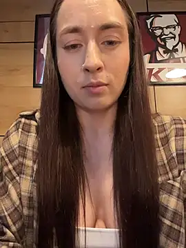 Holly Play online show from May 19, 2026, 11:05 am