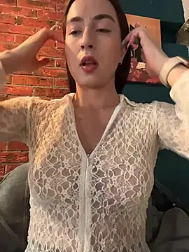 Snapshot of Holly_Play chatting on July 15, 2026, 9:58 am Holly Play online show from July 15, 2026, 9:58 am