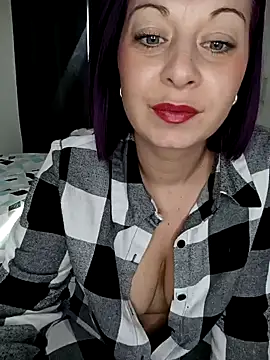 Chaudesquirt online show from February 5, 2025, 1:11 pm