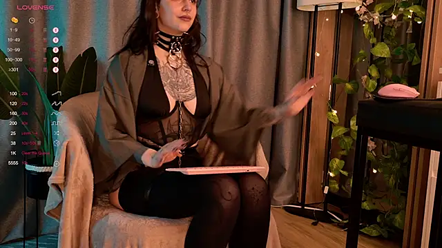 MichaellaMoon online show from December 10, 2024, 1:22 am