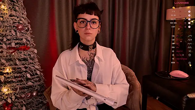 MichaellaMoon online show from December 30, 2024, 10:12 pm