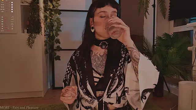 MichaellaMoon online show from November 8, 2025, 5:23 pm