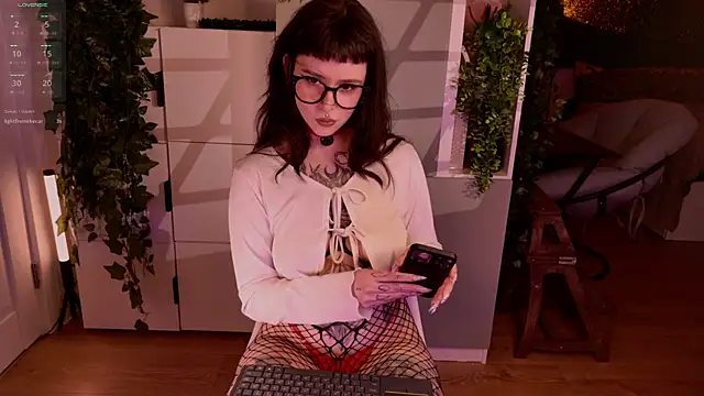 MichaellaMoon online show from April 9, 2026, 6:24 pm