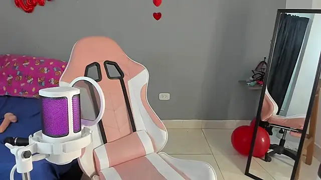 nicol jone1 online show from February 13, 2025, 10:12 am