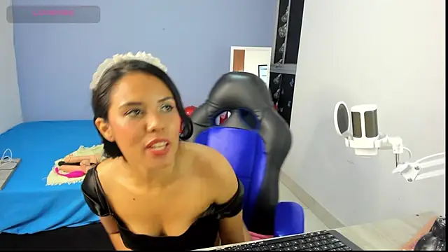 nicol jone1 online show from February 21, 2025, 11:01 am