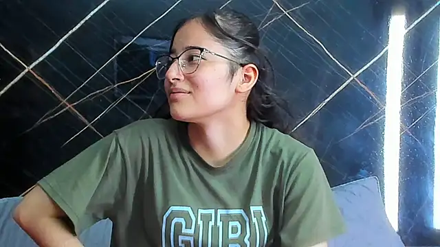 Couplehot  1 online show from September 12, 2025, 3:39 am