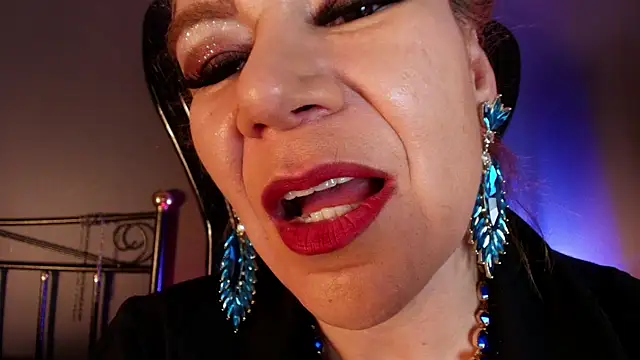 MelaniaKnauss online show from June 5, 2026, 8:25 pm