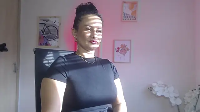 Snapshot of lucy_diiaz chatting on February 5, 2025, 10:01 pm lucy diiaz online show from February 5, 2025, 10:01 pm