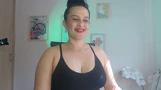 Snapshot of lucy_diiaz chatting on February 6, 2025, 7:18 pm lucy diiaz online show from February 6, 2025, 7:18 pm