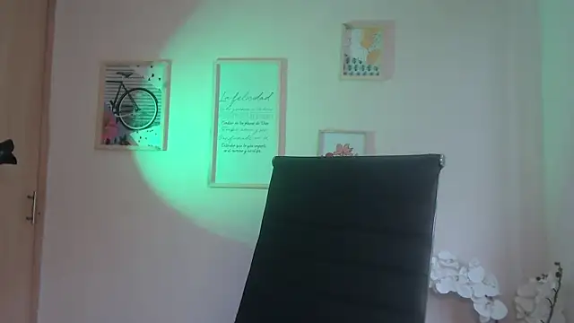 Snapshot of lucy_diiaz chatting on February 9, 2025, 1:56 pm lucy diiaz online show from February 9, 2025, 1:56 pm