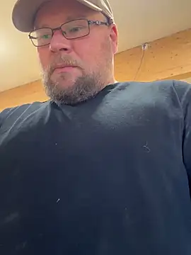 Snapshot of Thenakedjoiner1 chatting on February 22, 2026, 3:32 pm Thenakedjoiner1 online show from February 22, 2026, 3:32 pm