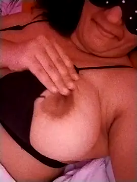 Cerenuyarr online show from April 18, 2026, 12:47 am