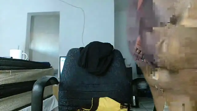 Hugetittiesxx2 online show from November 26, 2025, 3:18 am