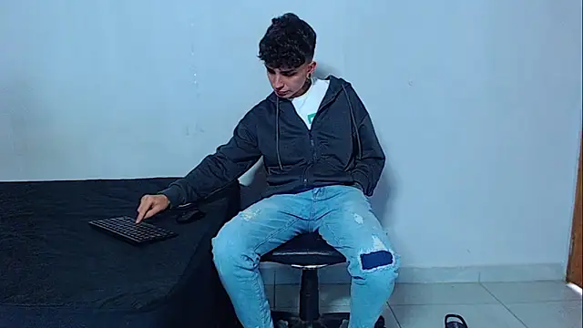 Snapshot of mikecoper_23 chatting on February 25, 2026, 2:27 pm mikecoper 23 online show from February 25, 2026, 2:27 pm