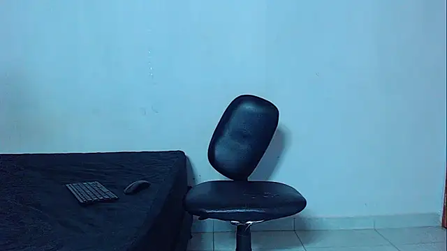 mikecoper 23 online show from April 6, 2026, 2:31 am