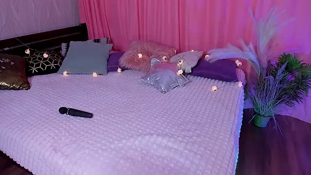 Miss Elia online show from December 17, 2024, 5:15 pm