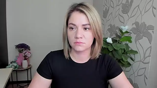 MariaSttone online show from September 16, 2025, 11:44 am