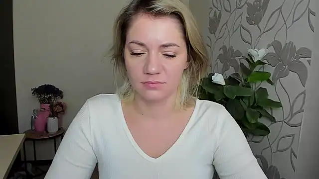 MariaSttone online show from October 6, 2025, 9:40 am