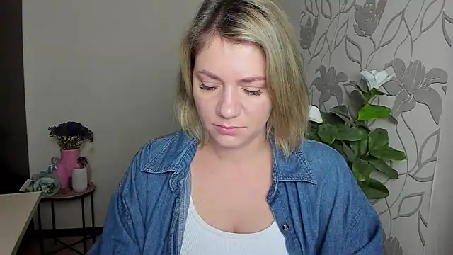 MariaSttone online show from October 8, 2025, 10:24 am