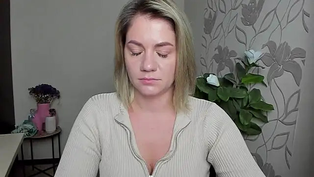 MariaSttone online show from October 15, 2025, 9:26 pm