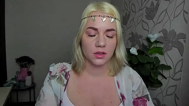 MariaSttone online show from November 9, 2025, 9:24 pm