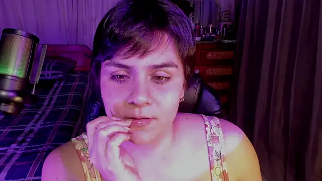 isabelacooperr online show from August 4, 2026, 5:10 am