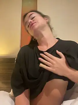 Snapshot of English-Chloe96 chatting on November 3, 2025, 5:31 am English-Chloe96 online show from November 3, 2025, 5:31 am