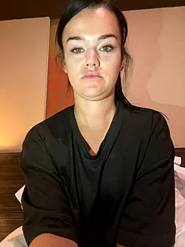 Snapshot of English-Chloe96 chatting on November 8, 2025, 8:03 am English-Chloe96 online show from November 8, 2025, 8:03 am